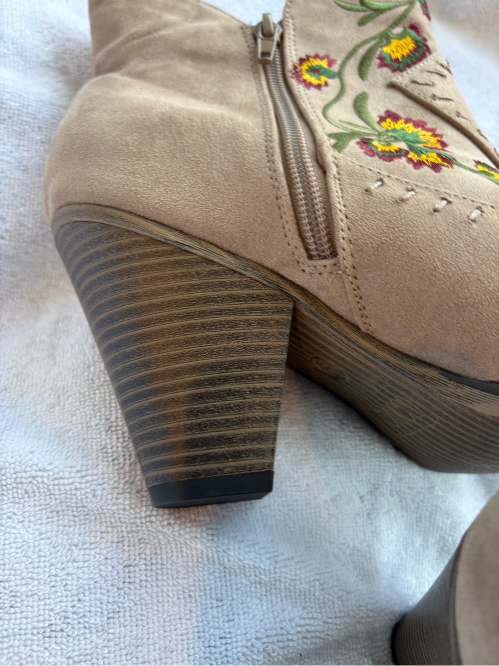 Embroidered Suede Ankle Boots - Taupe Zipper Size 9 low heel - Picture 2 of 11